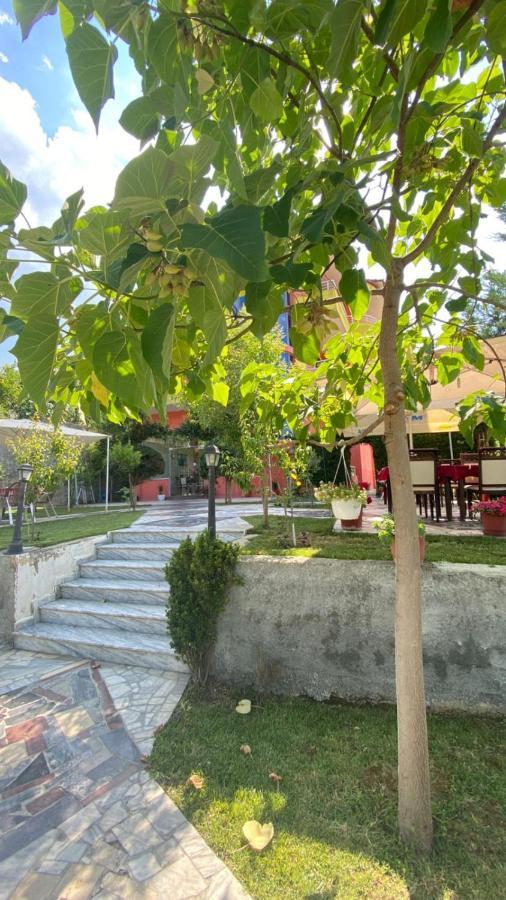 Bar Restorant Kristal Hotel Tirana Exterior photo